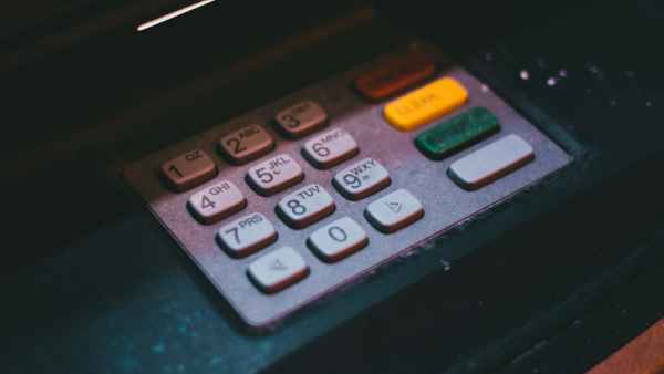 Что будет, если ввести в банкомате ПИН-код неправильно 3 раза? Что будет, если ввести в банкомате ПИН-код неправильно 3 раза?